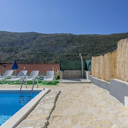 Nyaraló Dijamant *