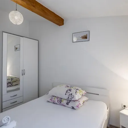 Nyaraló Dijamant